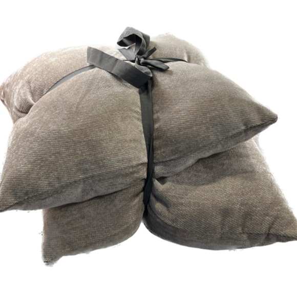 NWT 2pk Neutral Toss Pillow Set- Threshold - Picture 2 of 5
